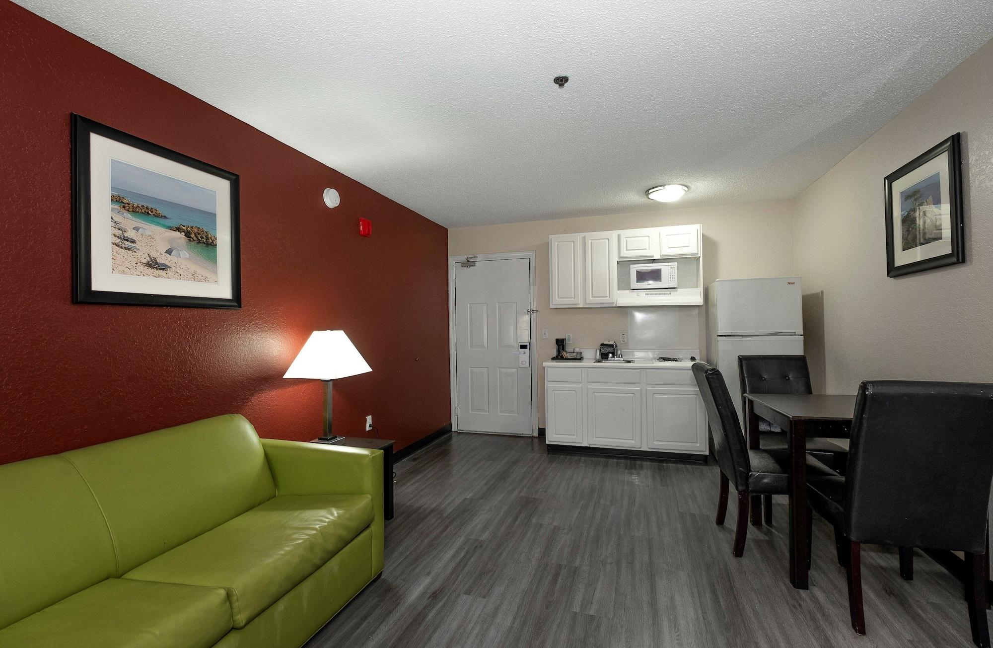 Red Roof Inn & Suites Pensacola-Nas Corry Beach Haven Exteriér fotografie