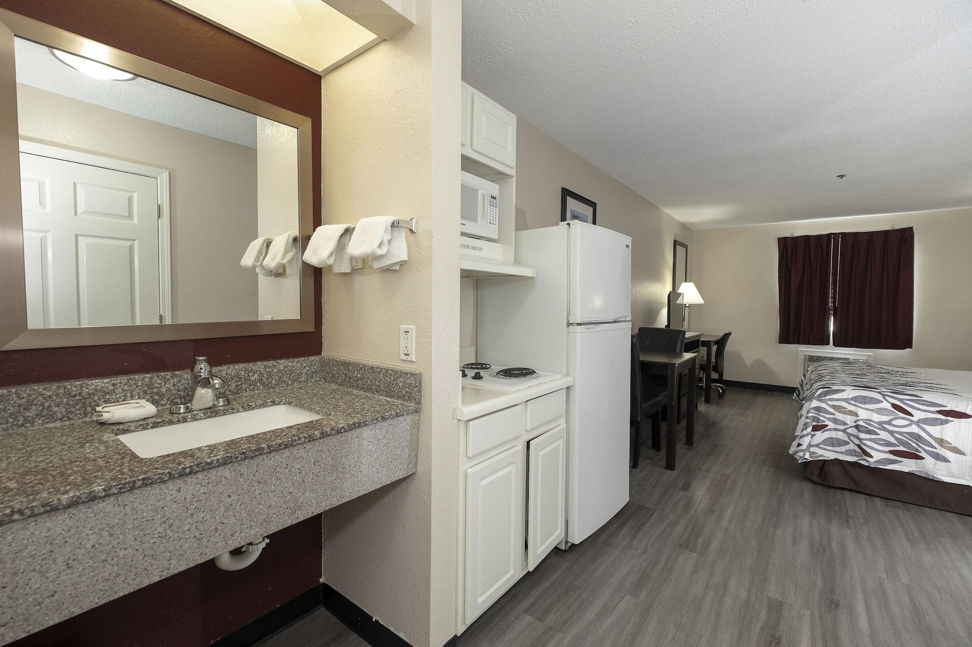 Red Roof Inn & Suites Pensacola-Nas Corry Beach Haven Exteriér fotografie